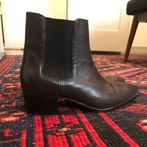 Frye Dara Chelsea Boots!!
